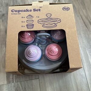 Green toys cupcake set